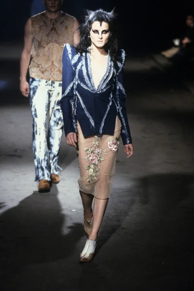 Look 48